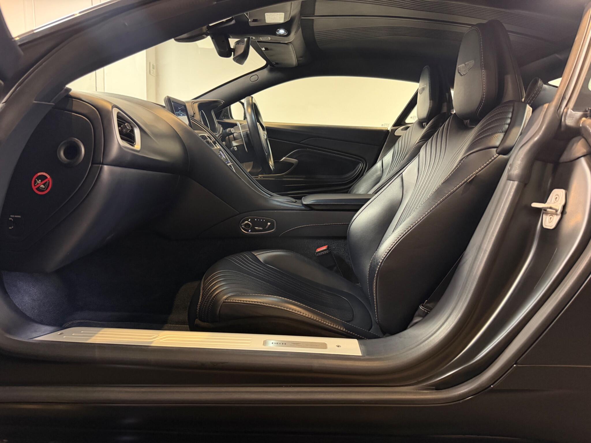 Aston Martin DB11